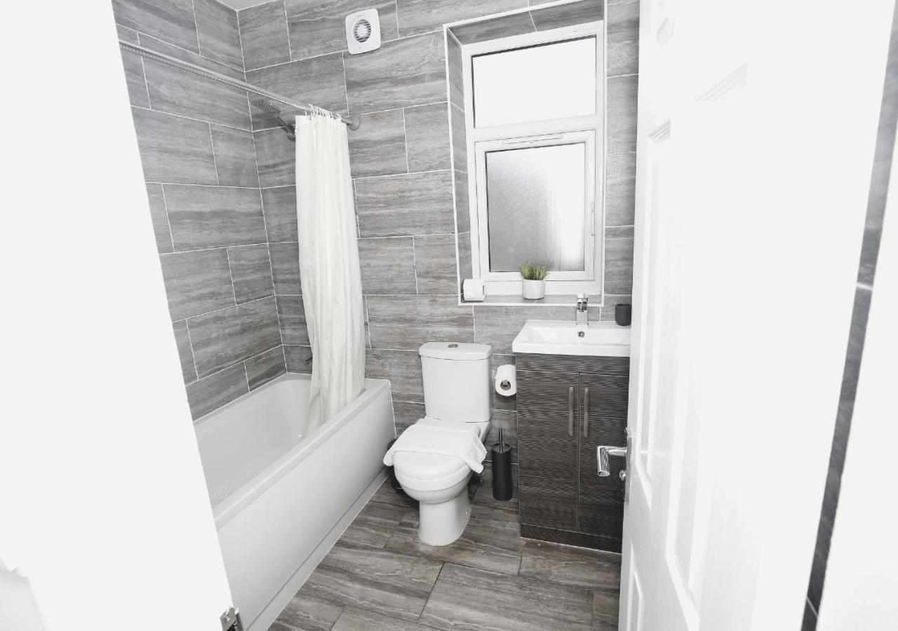 Family-friendly 3-bed House With Parking Near O2