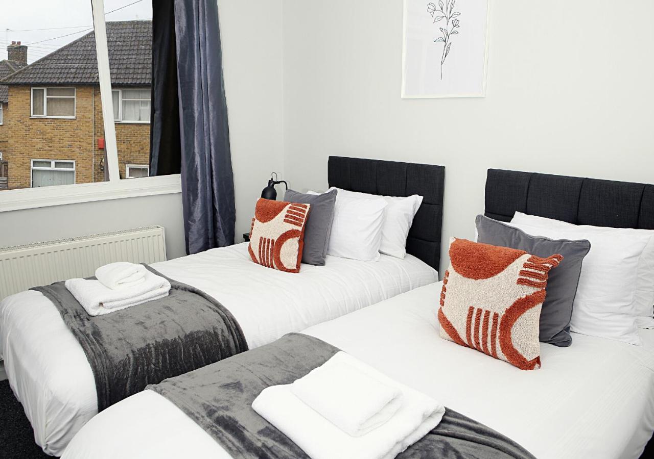Family-friendly 3-bed House With Parking Near O2 Appartement *