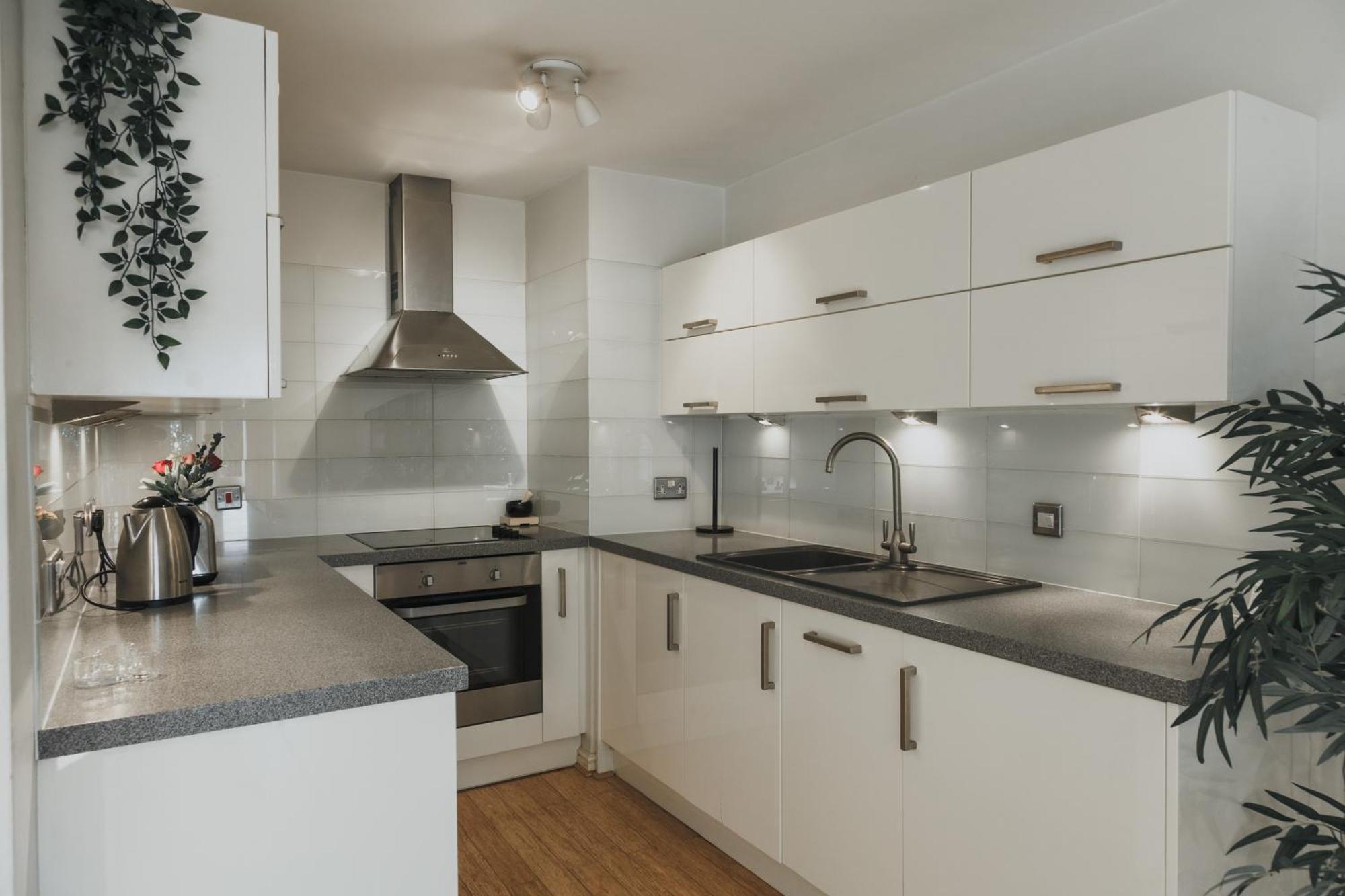 Stylish Flat With Pool And Terrace London