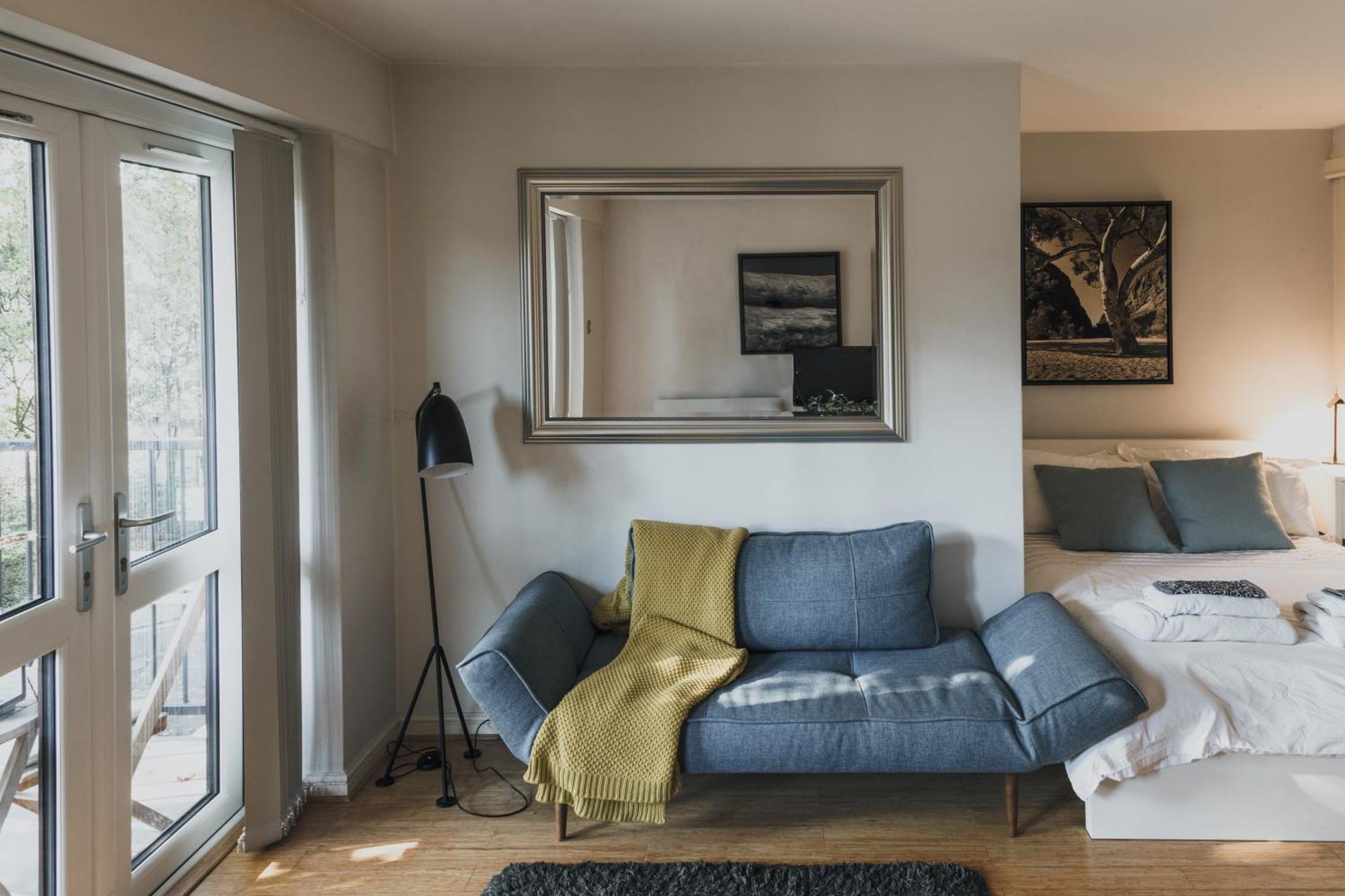 Stylish Flat With Pool And Terrace London