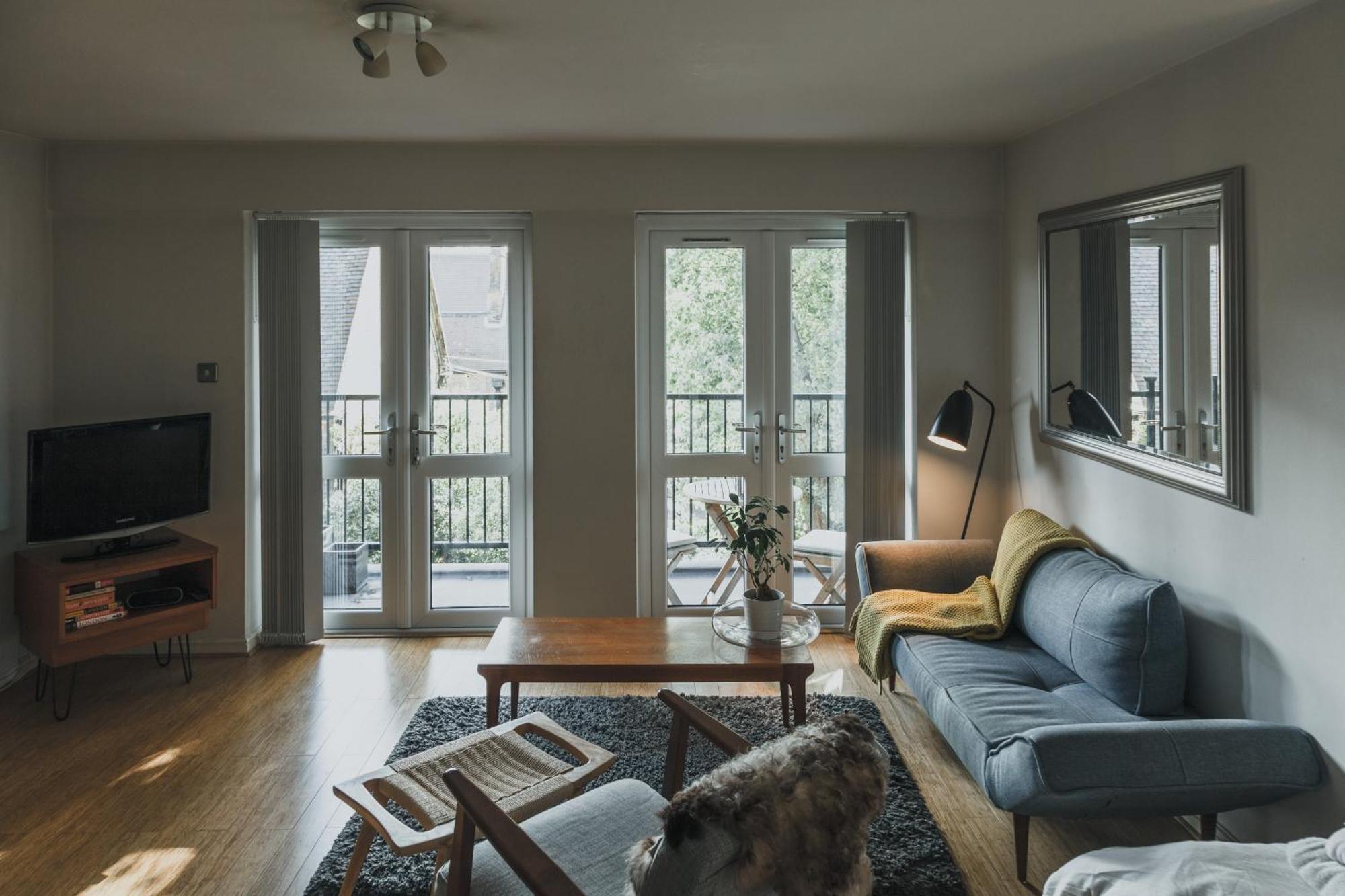 Stylish Flat With Pool And Terrace London