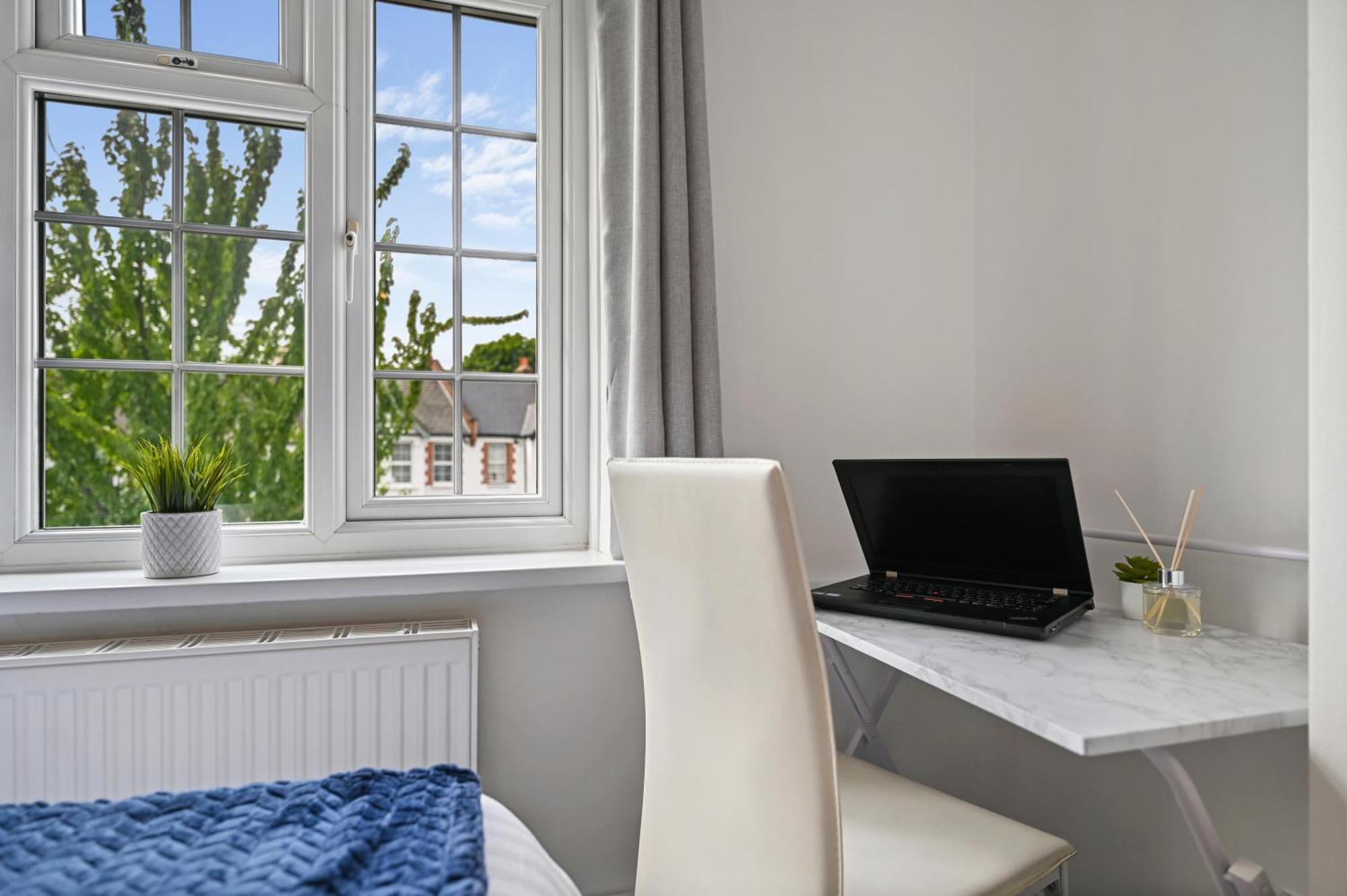 Bright Modern 2br Direct Link To Heathrow And