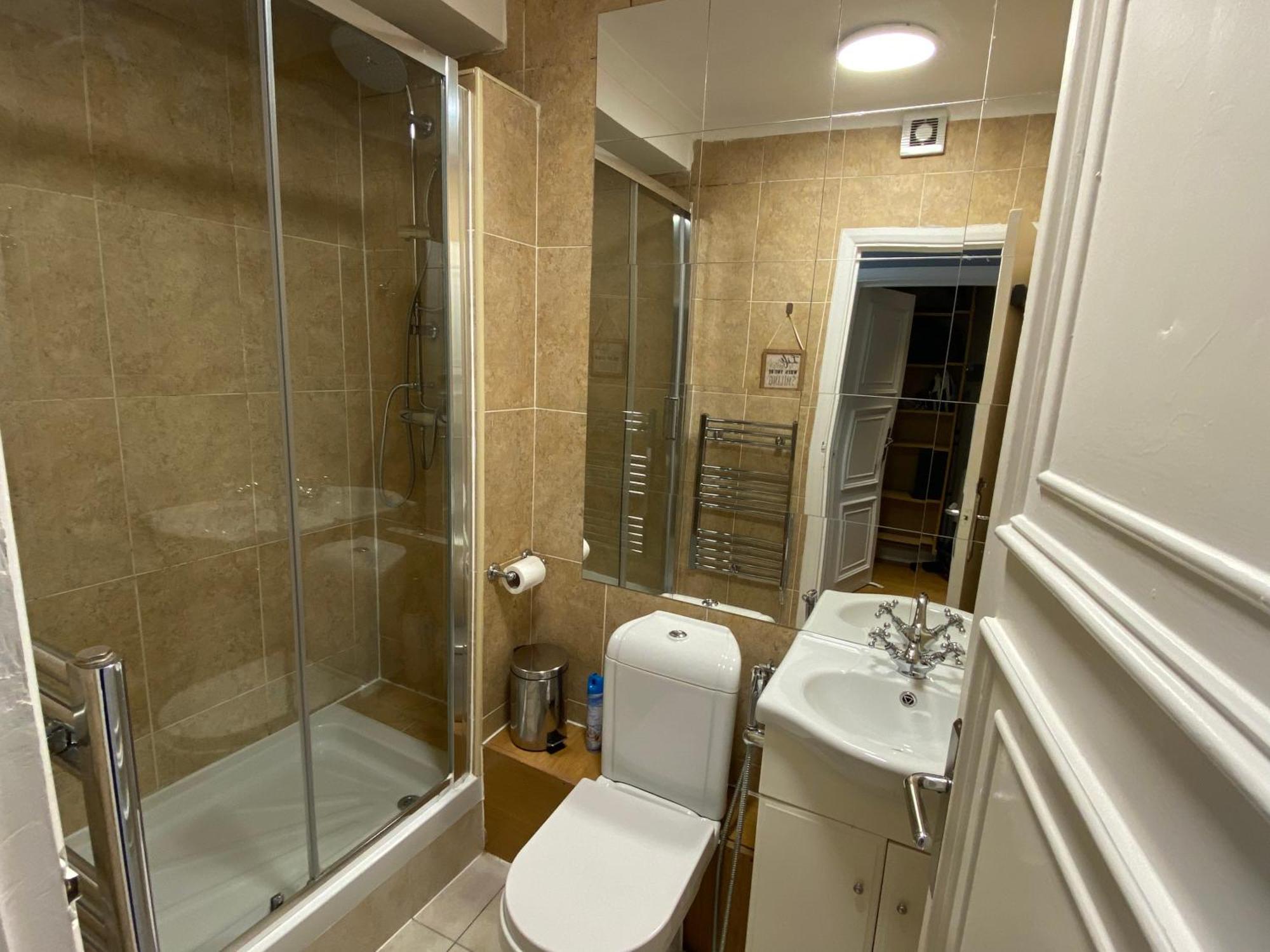 Apartamento Lovely 2-bed Flat In *