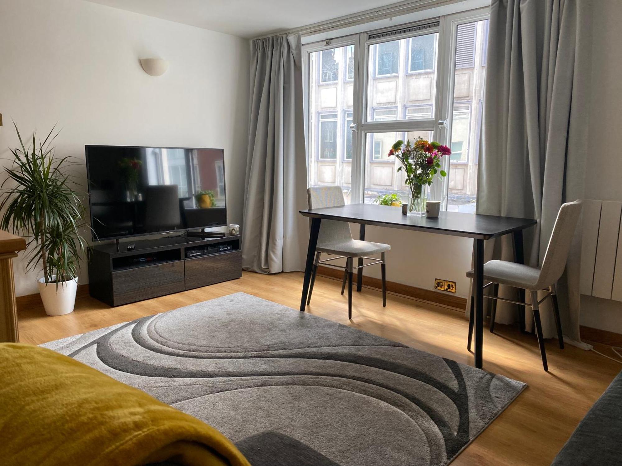 Prime Location - Heart Of Apartment London