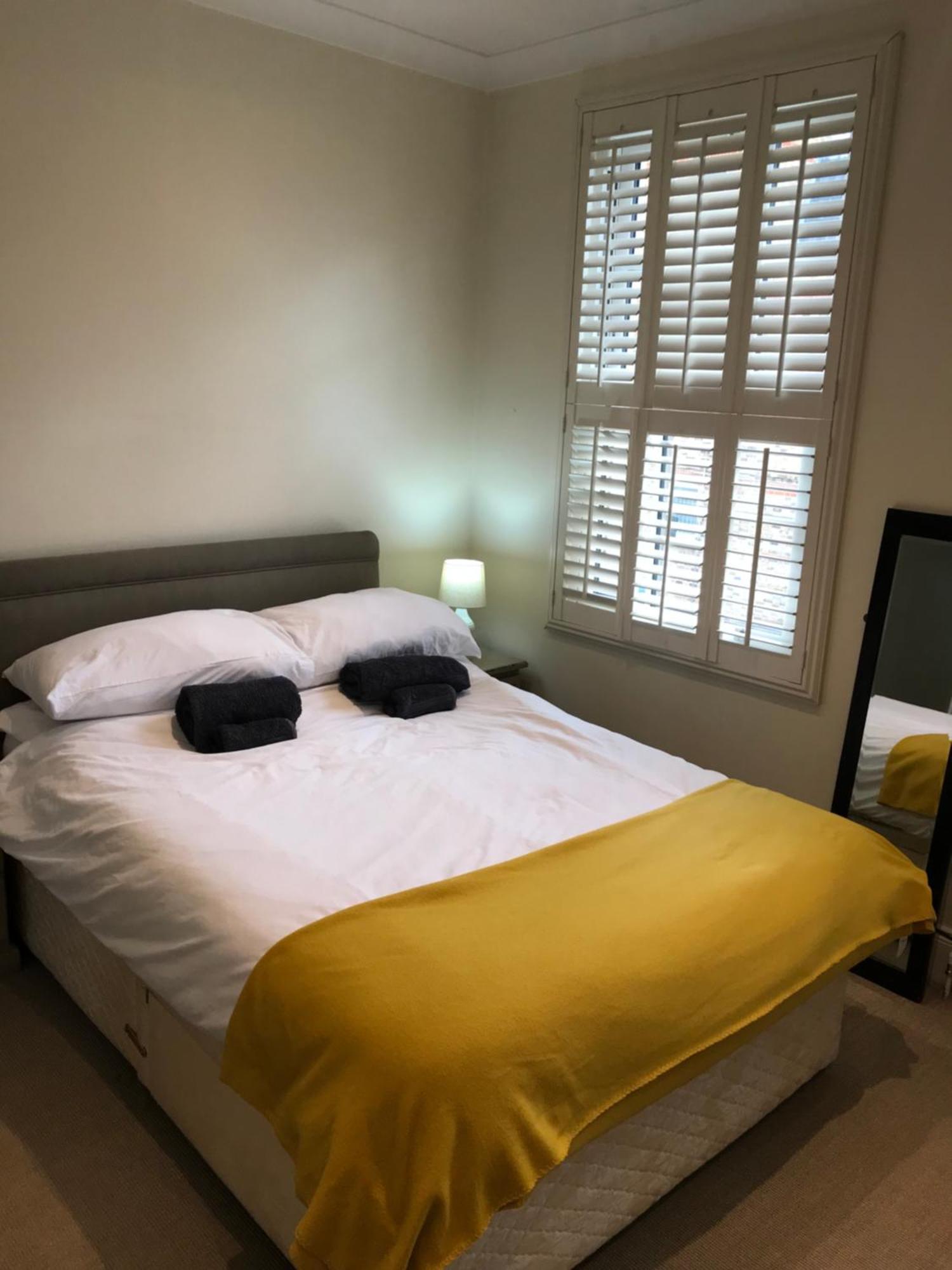 Vakantiehuis Stylish & Spacious 3 Bed Victorian House Sleeps Up To 7 - Near O2, Museums, Excel, Mazehill Station 12 Mins Direct Into Bridge