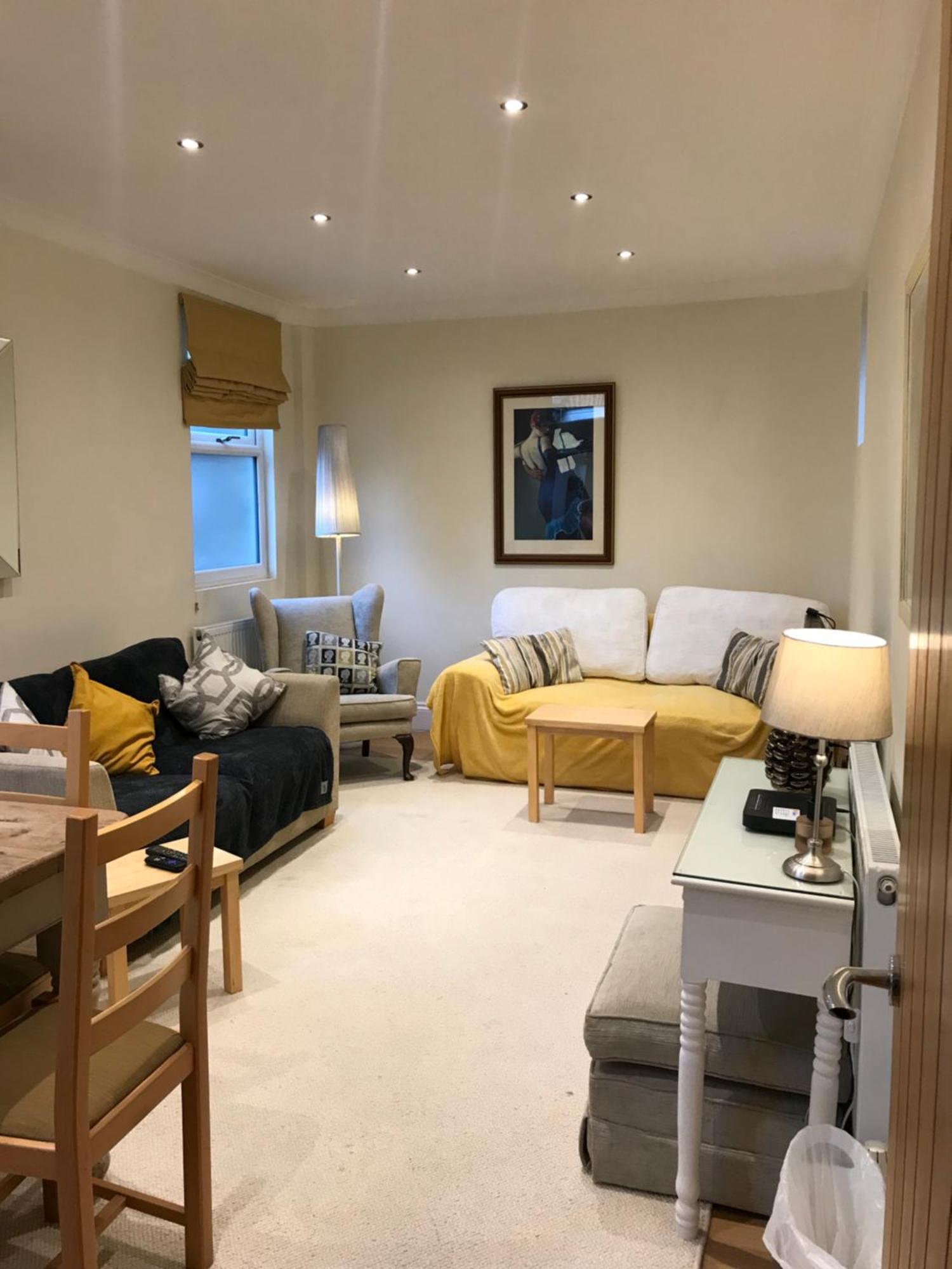Stylish & Spacious 3 Bed Victorian House Sleeps Up To 7 - Near O2, Museums, Excel, Mazehill Station 12 Mins Direct Into Bridge Vakantiehuis Londen