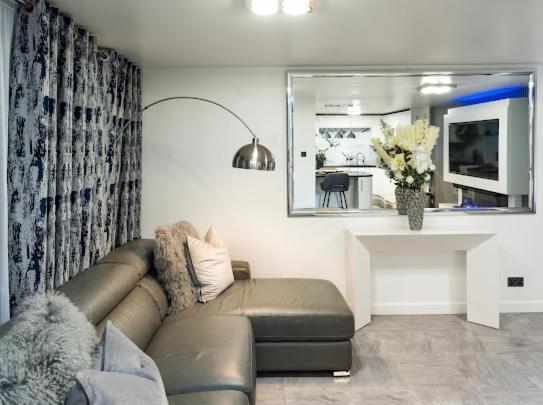 Apartamento New Modern Hybrid 4 Bedroom 7 Bed 9 Guest Capacity Londres