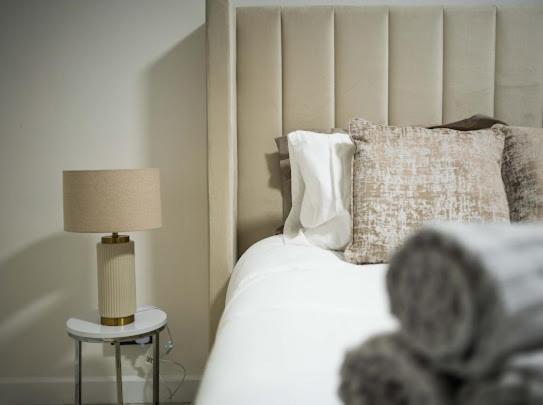 New Modern Hybrid 4 Bedroom 7 Bed 9 Guest Capacity Londres