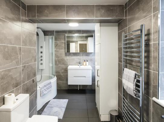 New Modern Hybrid 4 Bedroom 7 Bed 9 Guest Capacity Apartamento