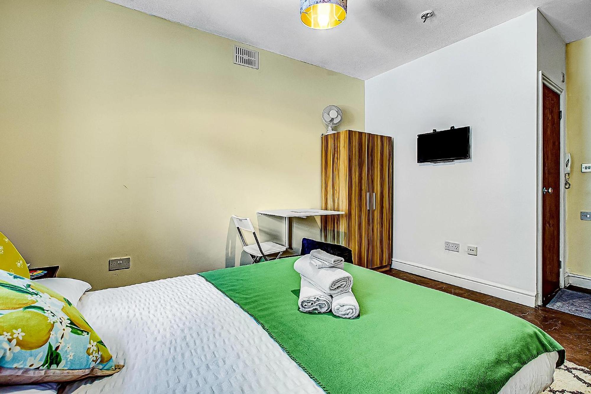 Hotel del amor Oat Homes