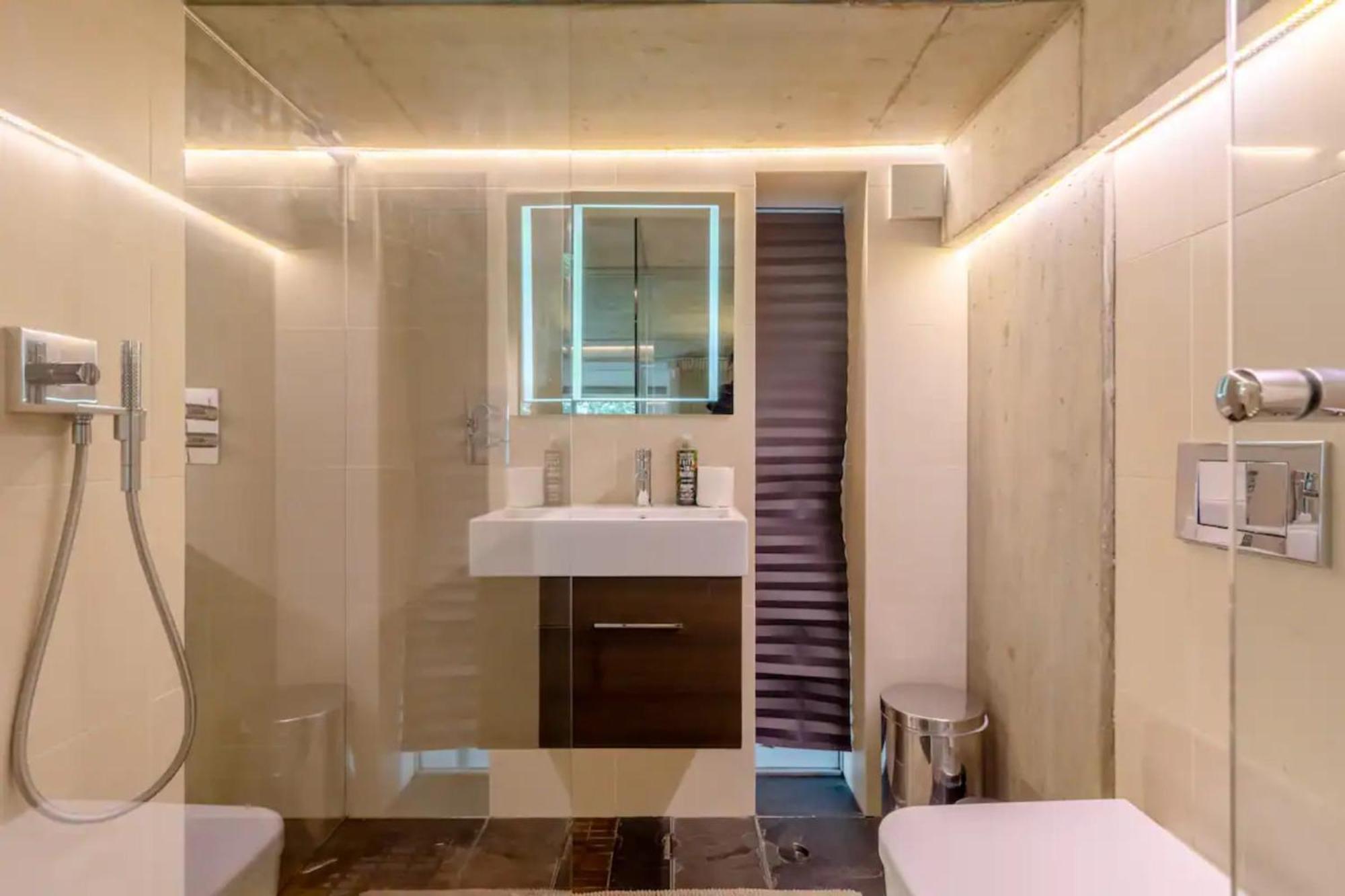 Incredible 2bd Loft By Regents Canal - Haggerston Apartment *