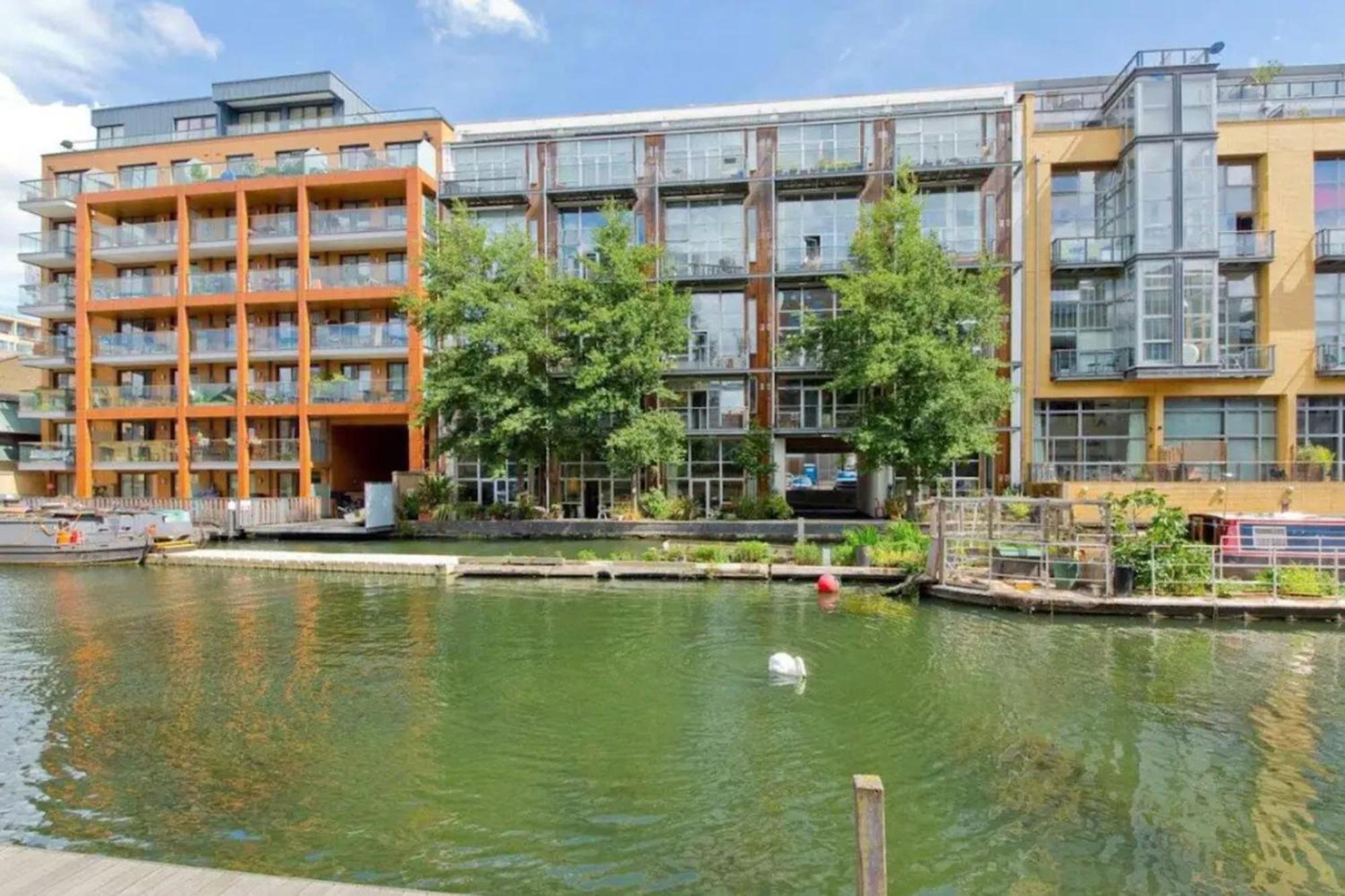 Incredible 2bd Loft By Regents Canal - Haggerston Apartment *