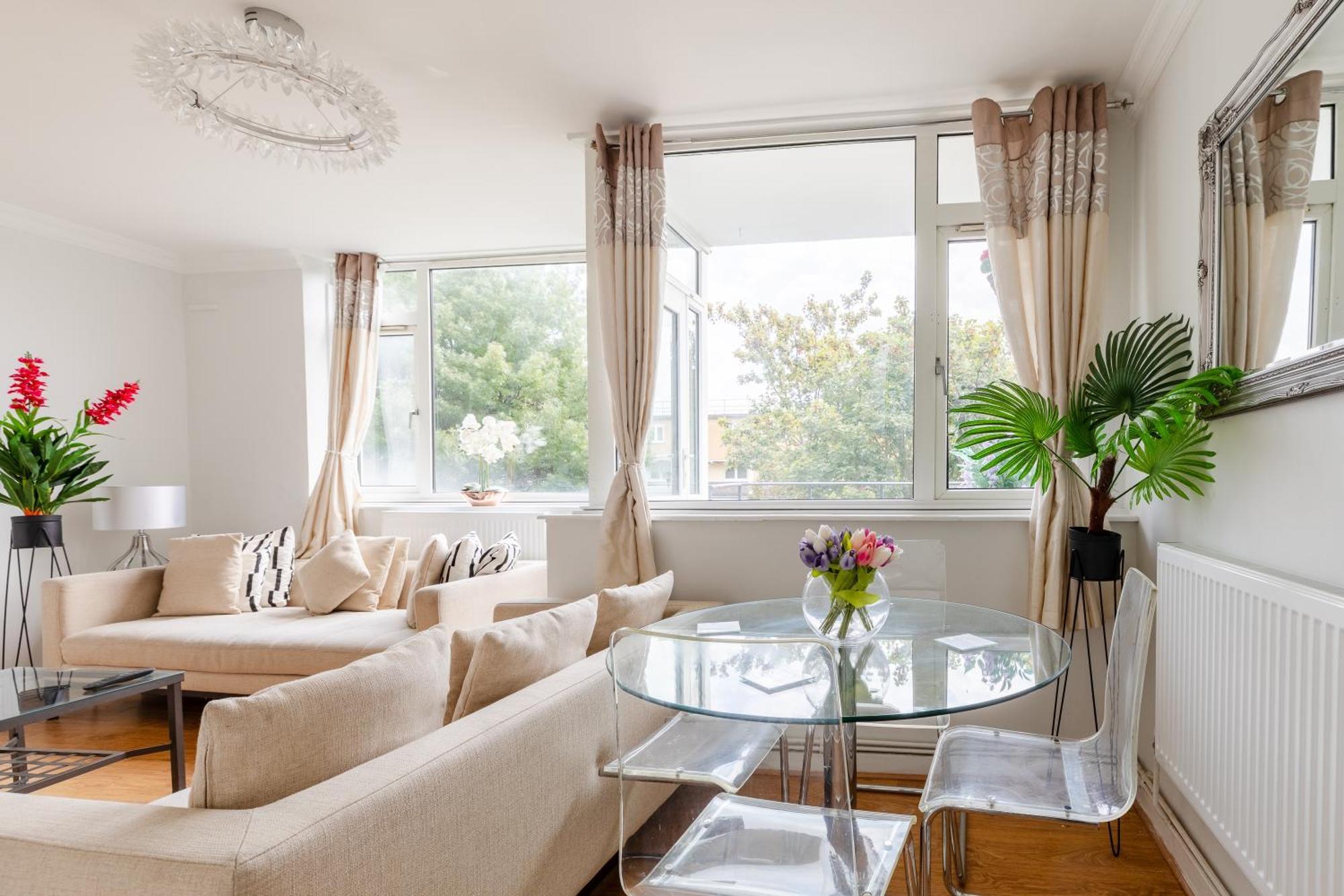 Cosy 3 Bed Flat Near London's Highlights Holiday home