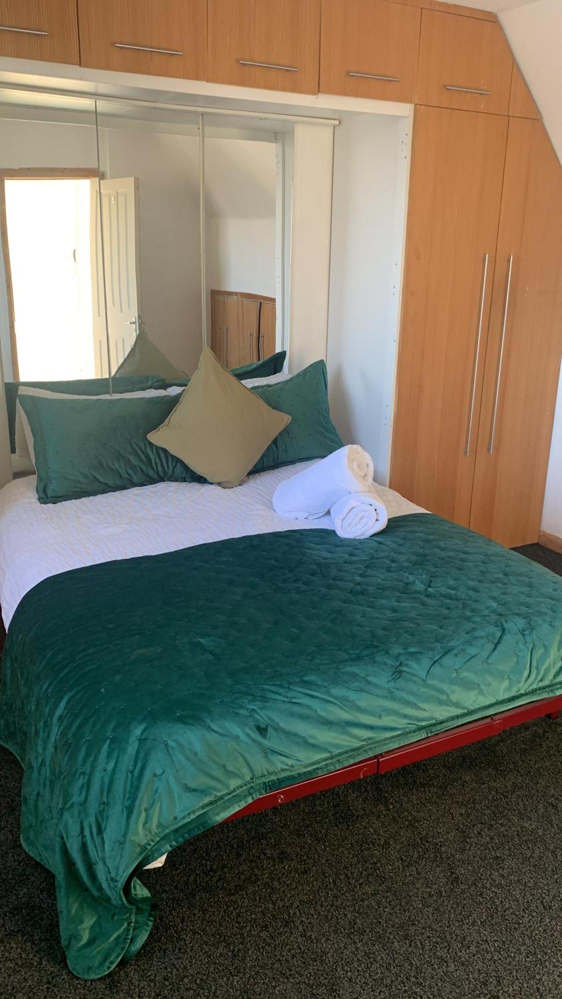 Wandsworth, South Deluxe King 5 Homestay