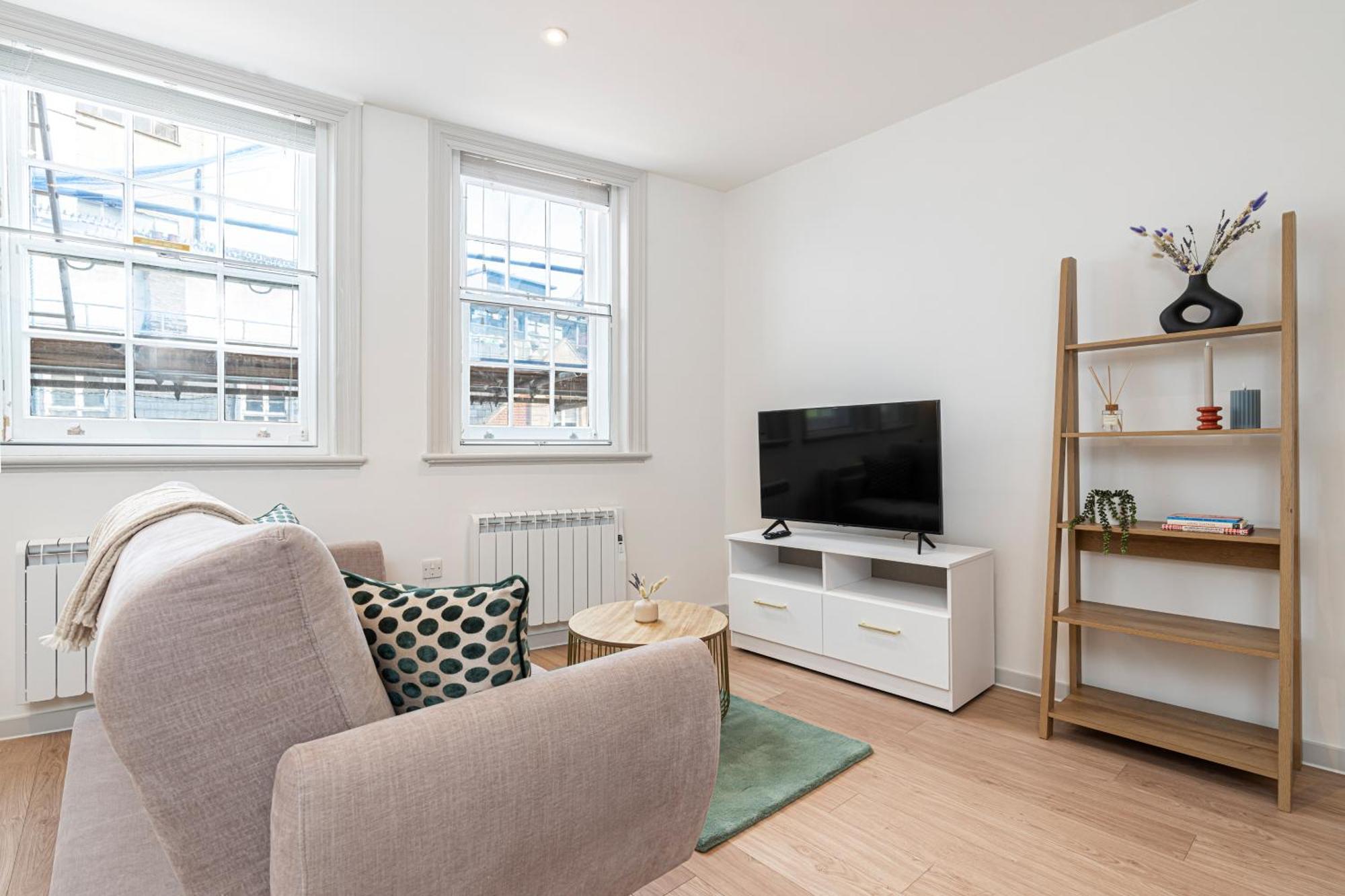 Stylish 1 Bed Flats In Soho, Next To Piccadilly Circus And Trafalgar Square