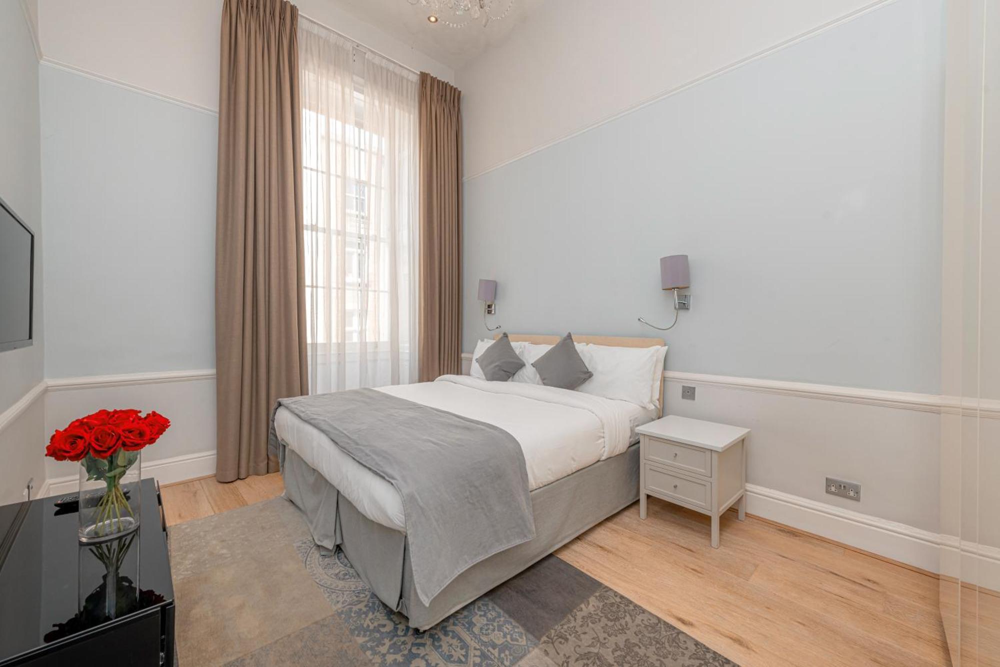 17 Hertford Street 3*