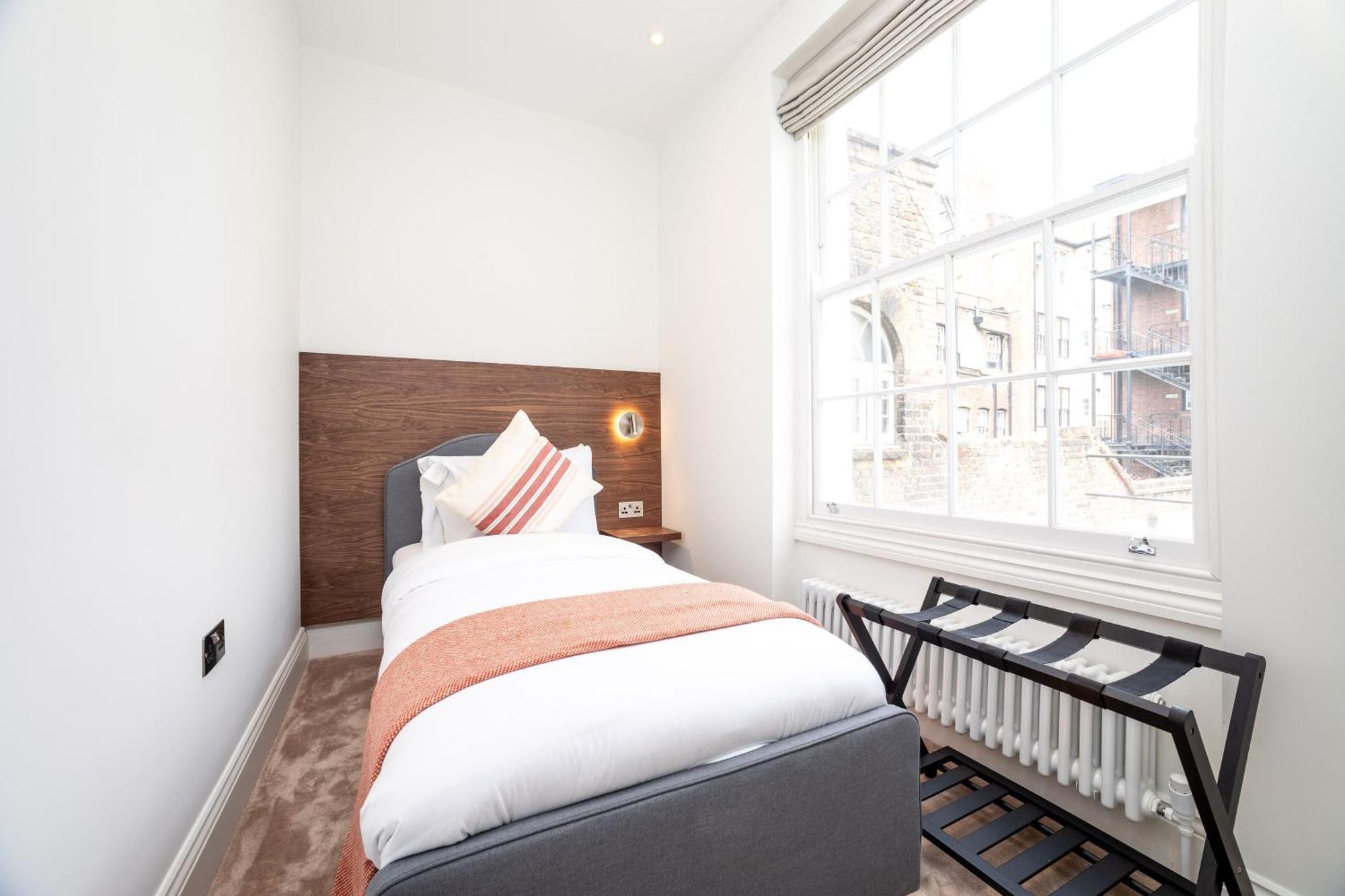 Appartement 3 Bedroom Flat With Terrace In Londen