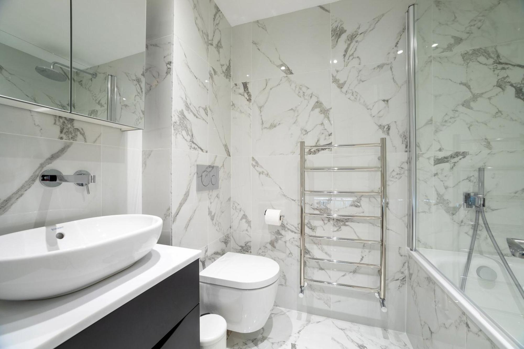 3 Bedroom Flat With Terrace In * Londen