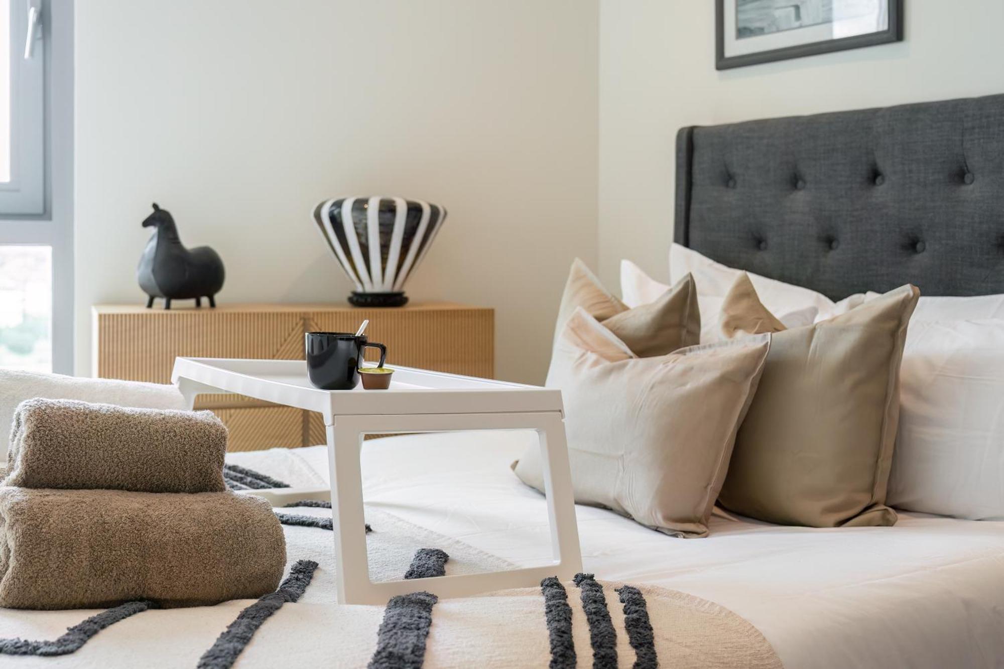 Leilighet Livestay-stunning With Private Balcony & River Views London