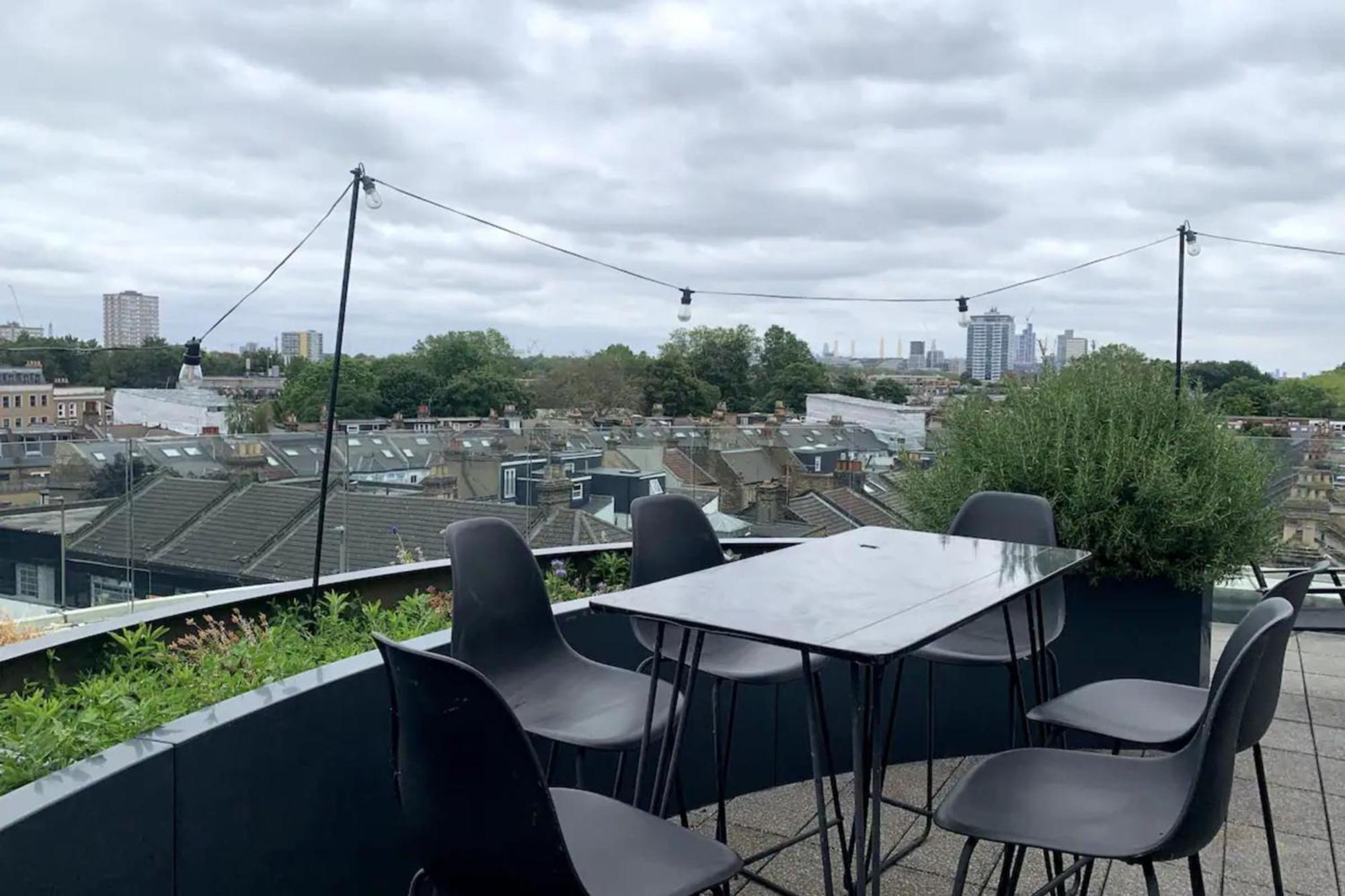 Stylish 2bd Flat With Private Balcony - Battersea Apartment London