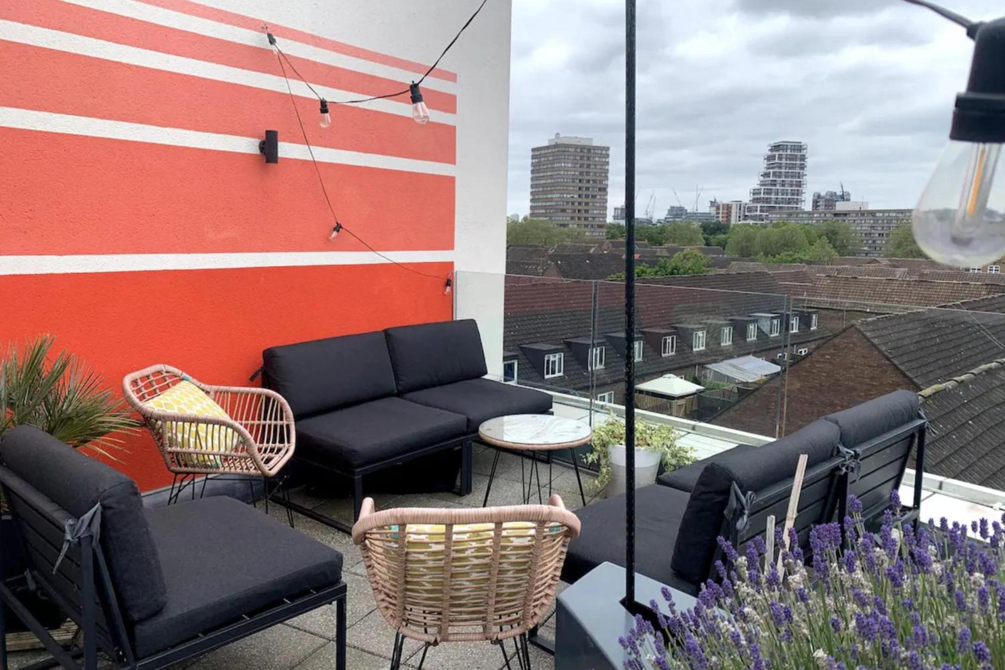 Stylish 2bd Flat With Private Balcony - Battersea *