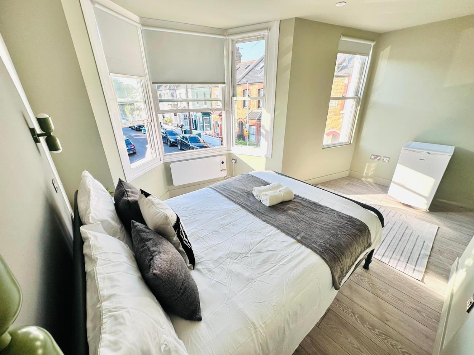 Boutique Ensuite Like *