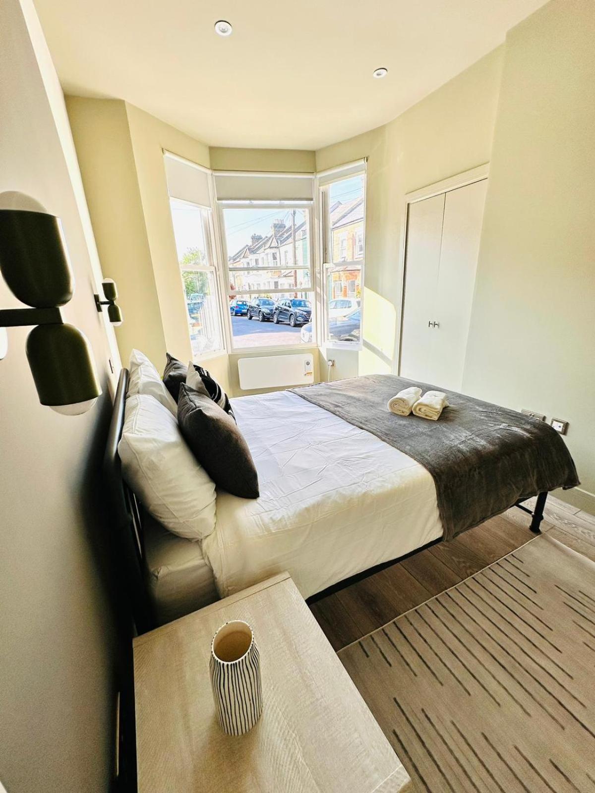 Boutique Ensuite Like *