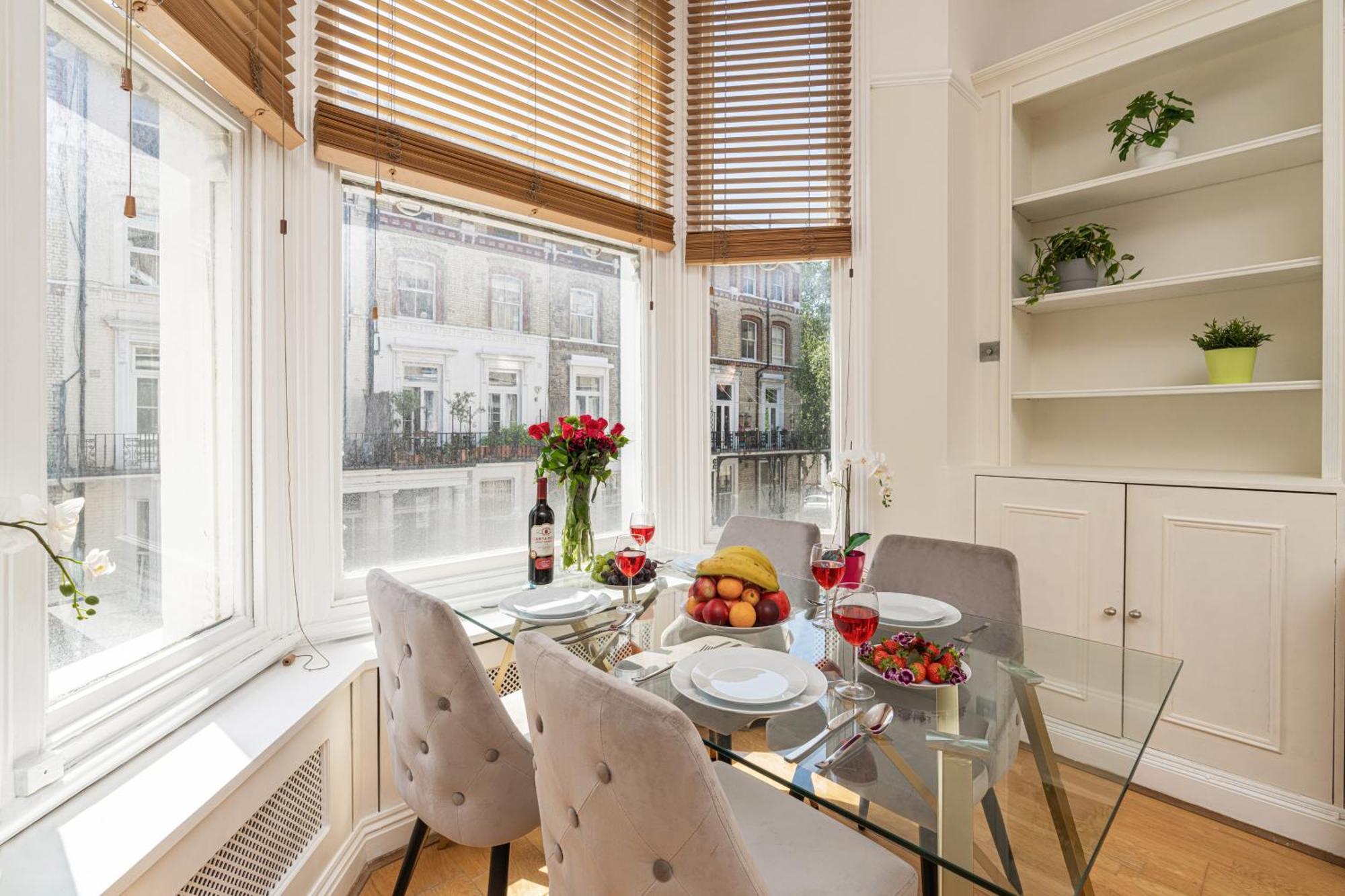 At Kensington And Knightsbridge Appartement
