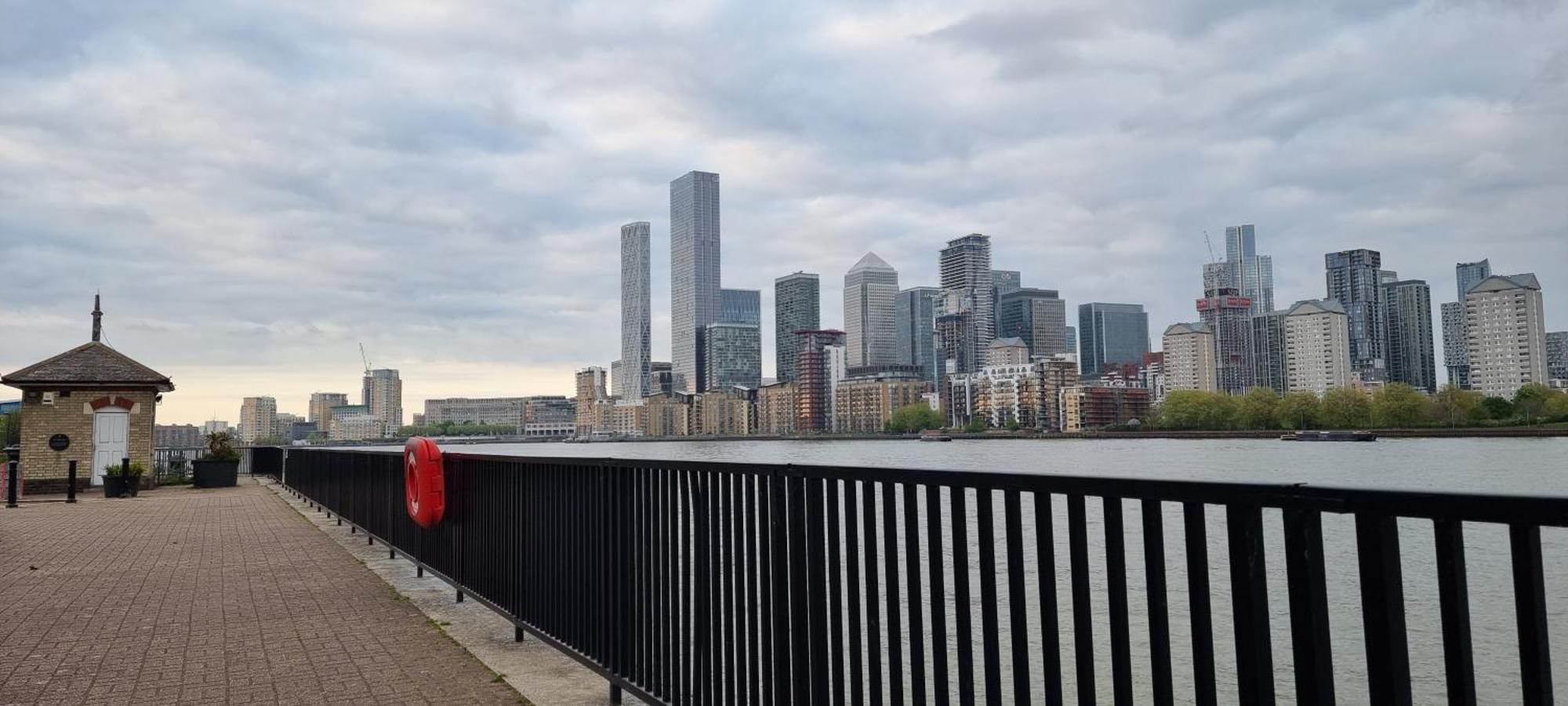 Riverside 3br With Easy Transport 20mins To Centre Leilighet *