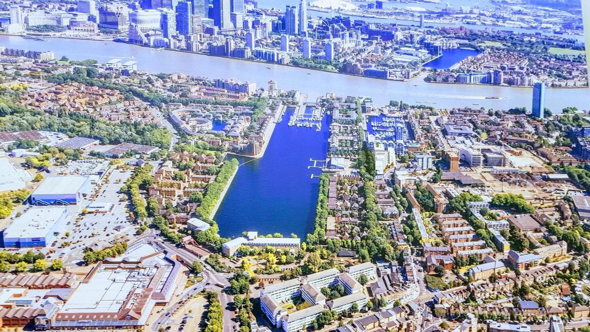 Riverside 3br With Easy Transport 20mins To Centre *