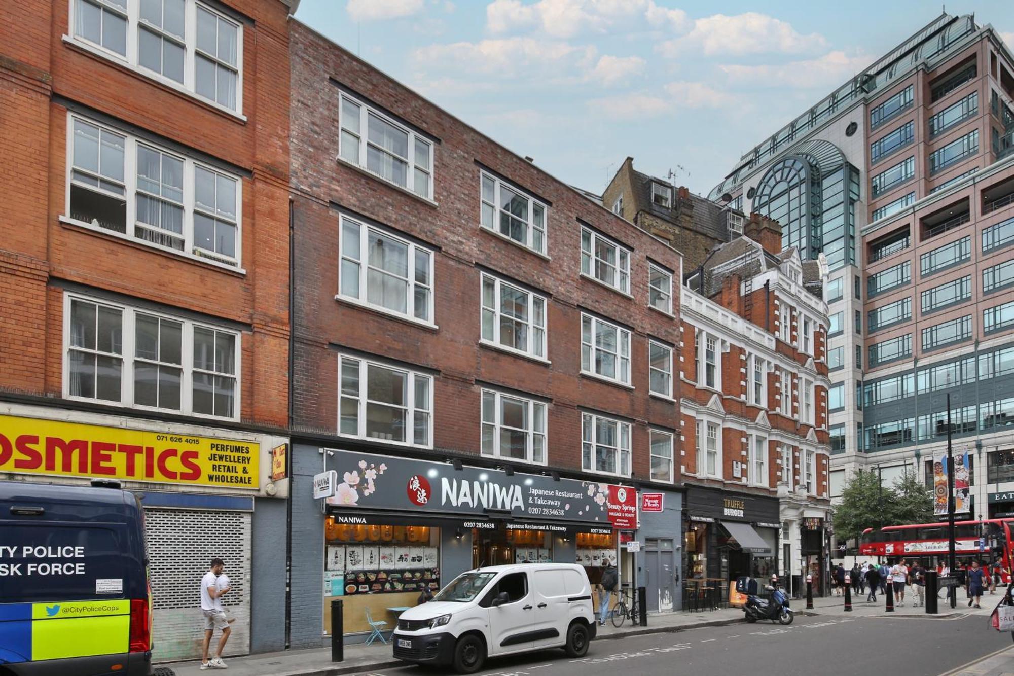 Imperial Middlesex Street Apartment