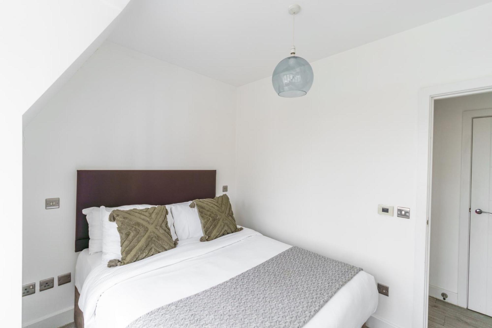 The Kensington High Street Apartment *