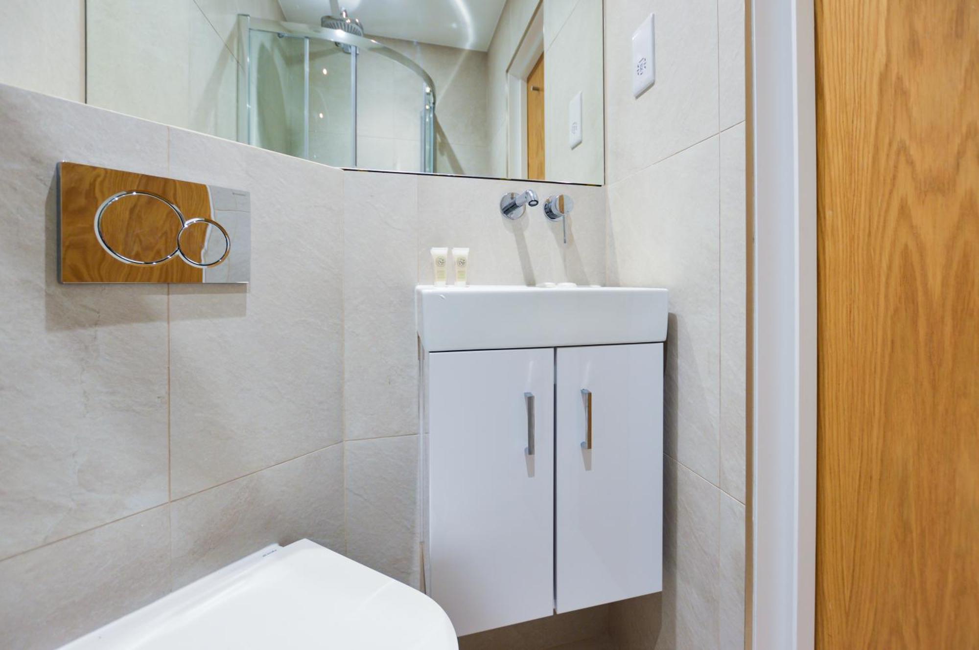 Queensborough Terrace Serviced By Concept Apartment