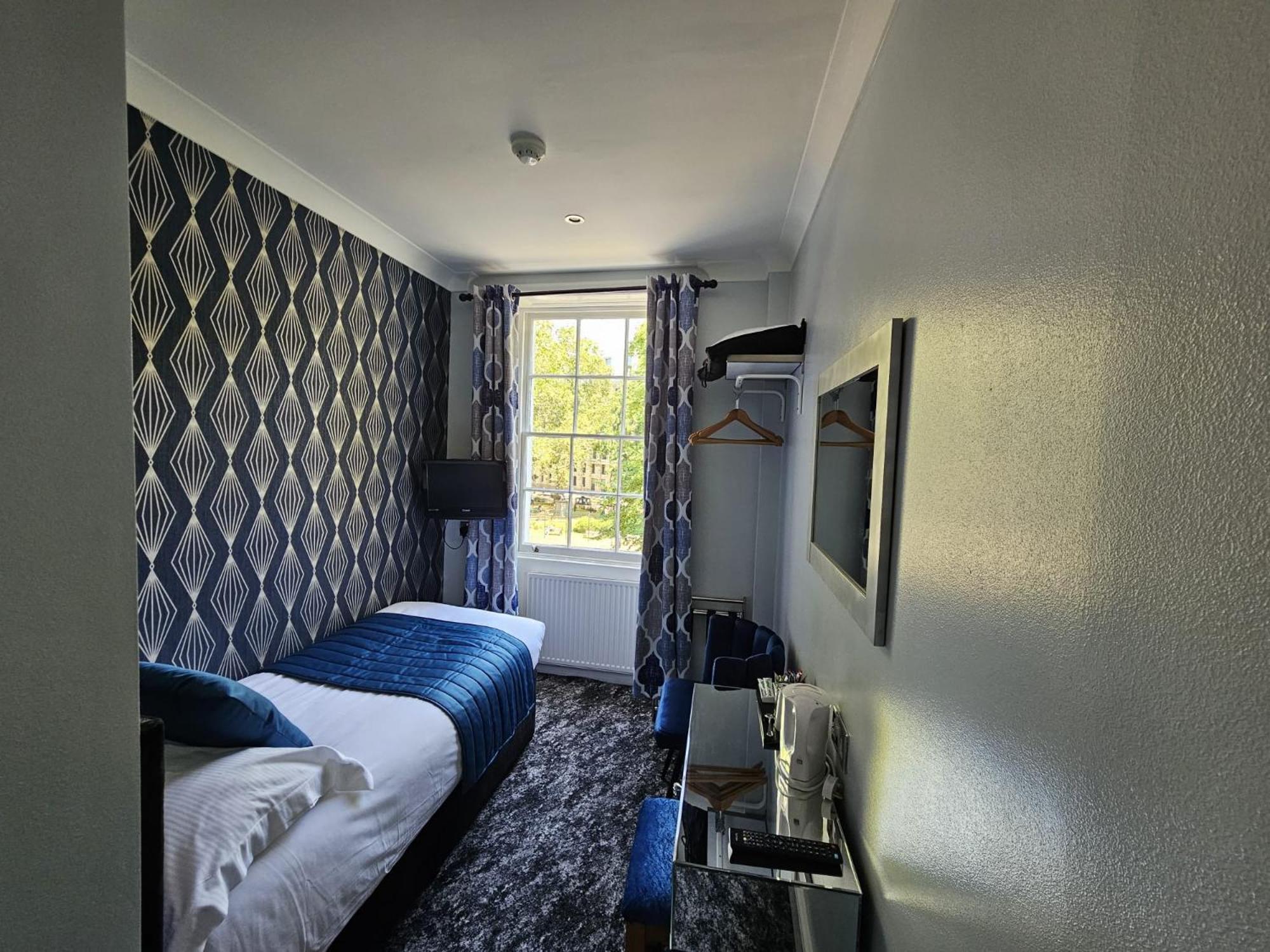 Hotel Mentone 3*