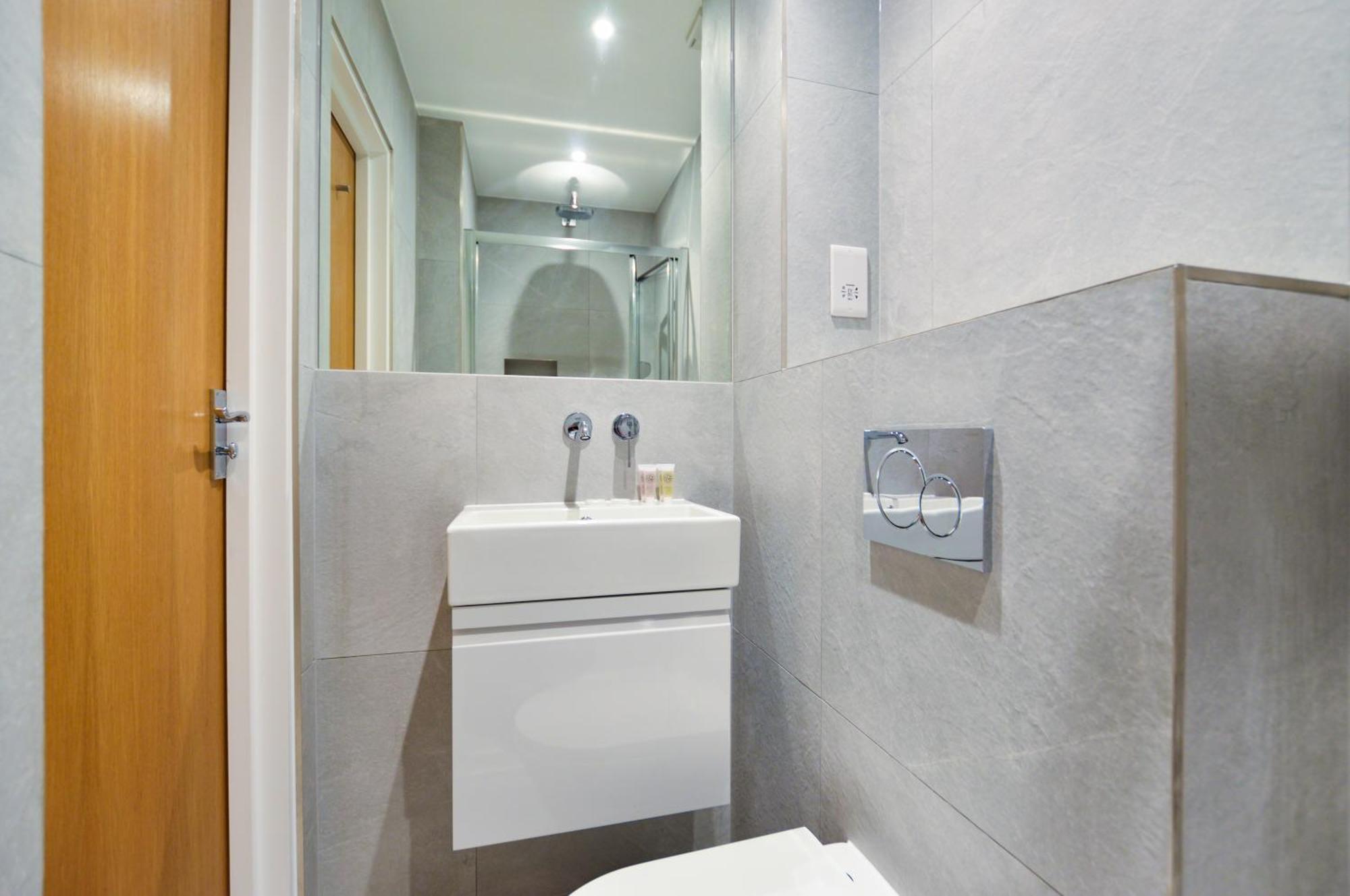 Queensborough Terrace Serviced By Concept *