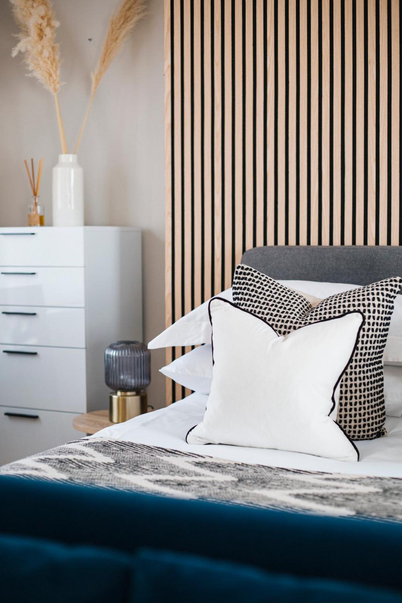 Eden Grove - Islington - *
