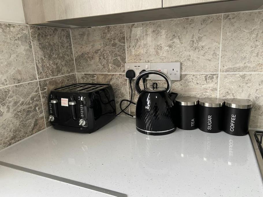 2 Bedroom Flat In Apartamento *