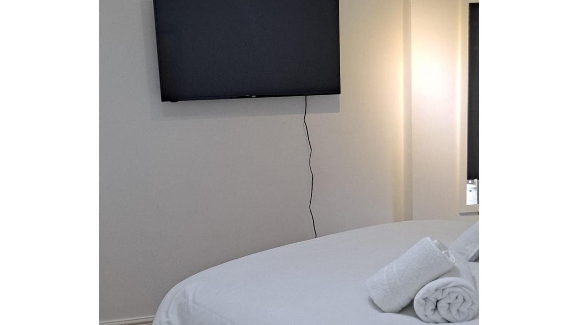 Charmstay Shepherds Bush Apartment London