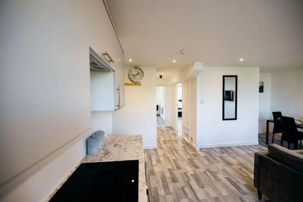 2 Bedrooms -parking-very Spacious-wifi Apartamento Londres
