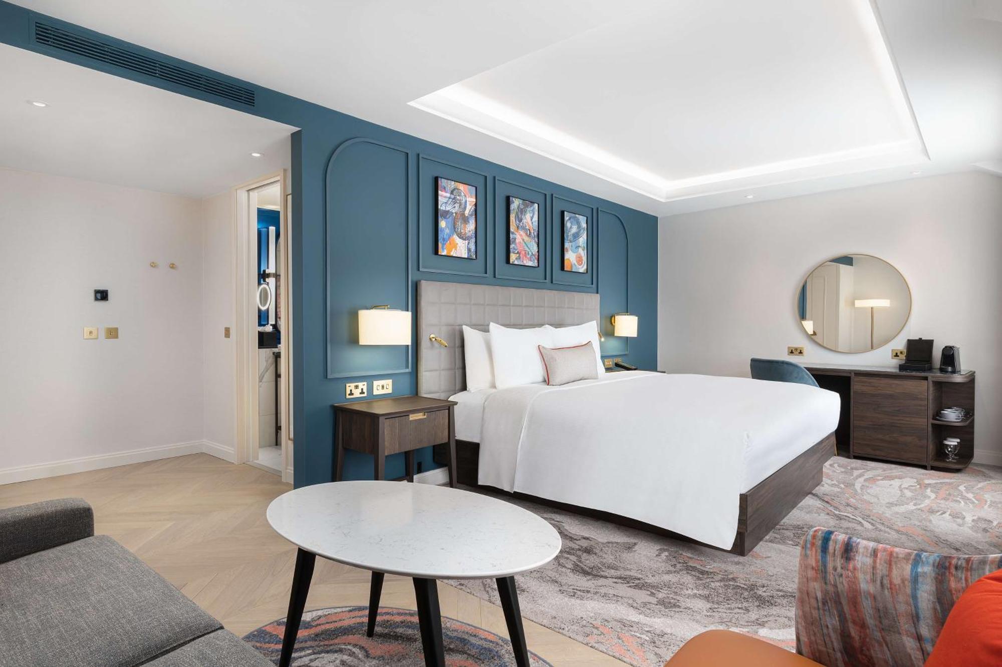 Lost St Pauls London, Curio Collection By Hilton Hotell