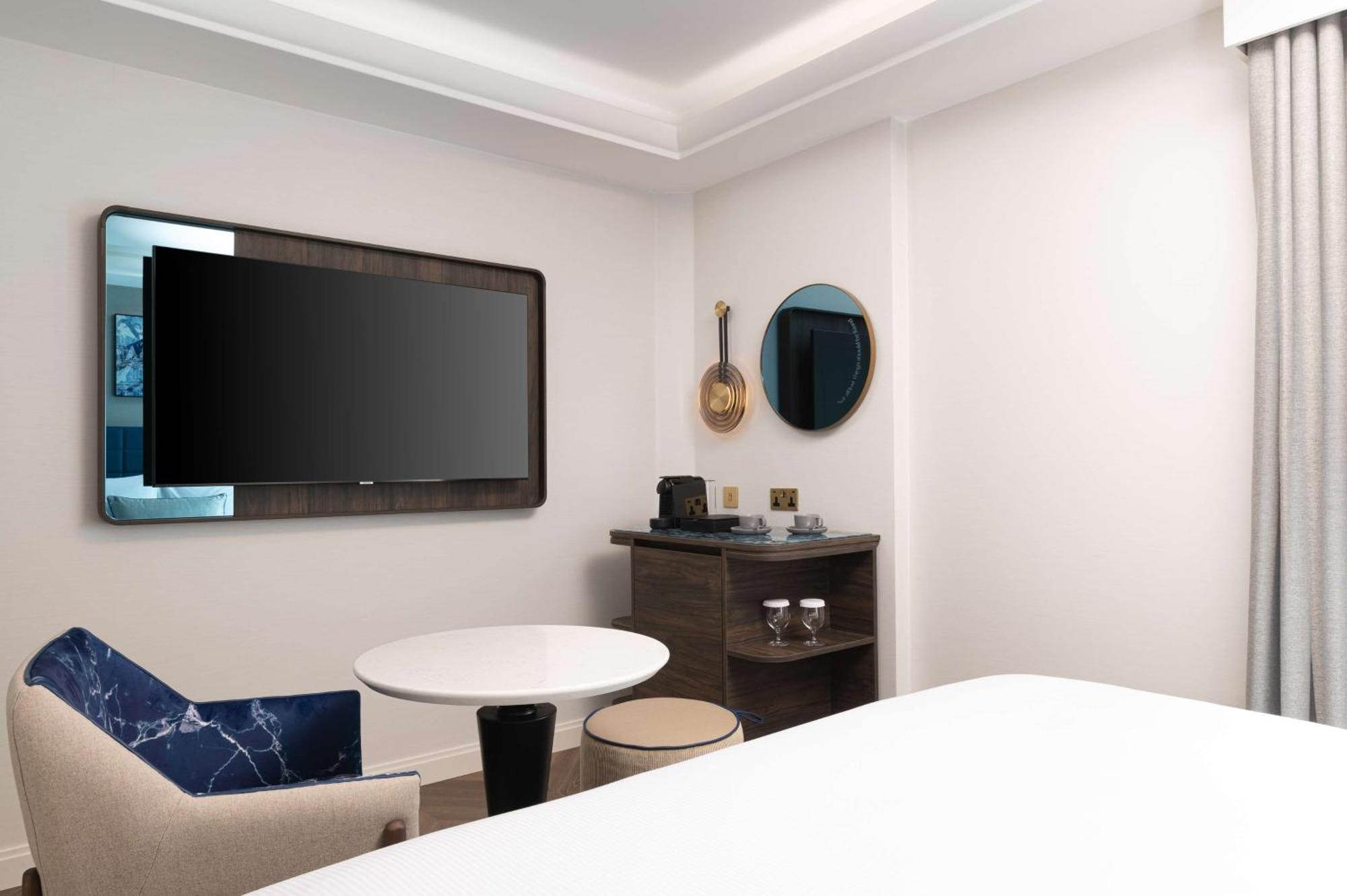 Hotell Lost St Pauls London, Curio Collection By Hilton London
