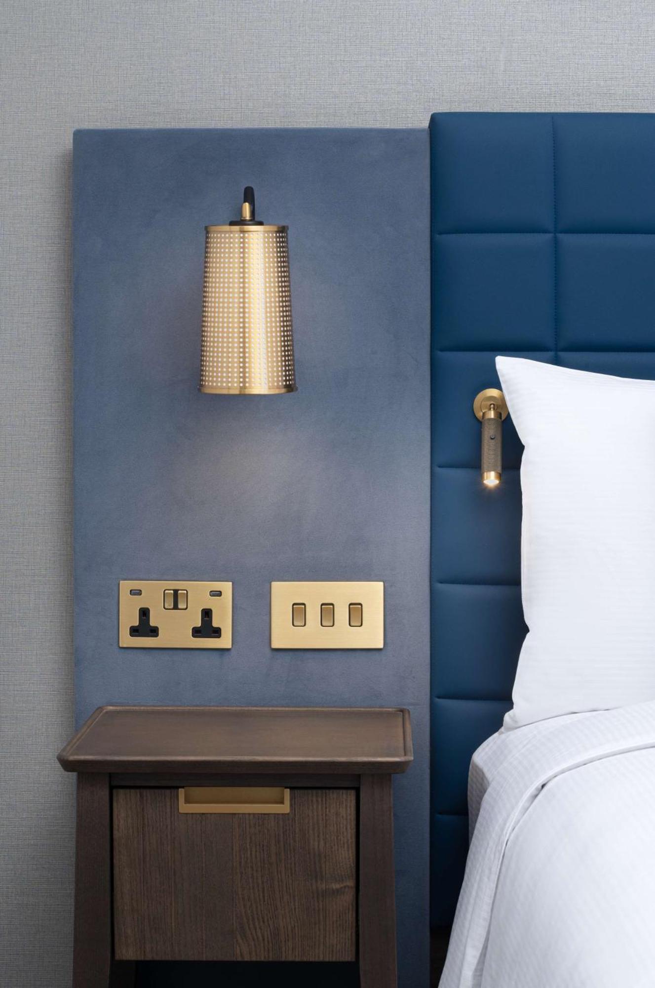 Hotell Lost St Pauls London, Curio Collection By Hilton London