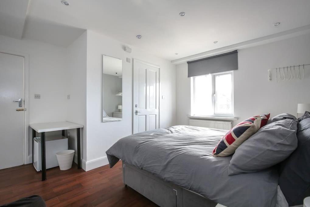 Ferienhaus Large Modern Spacious House 6 Bedrooms 5 Bathrooms