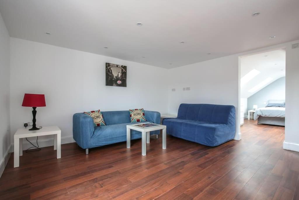 Large Modern Spacious House 6 Bedrooms 5 Bathrooms Ferienhaus