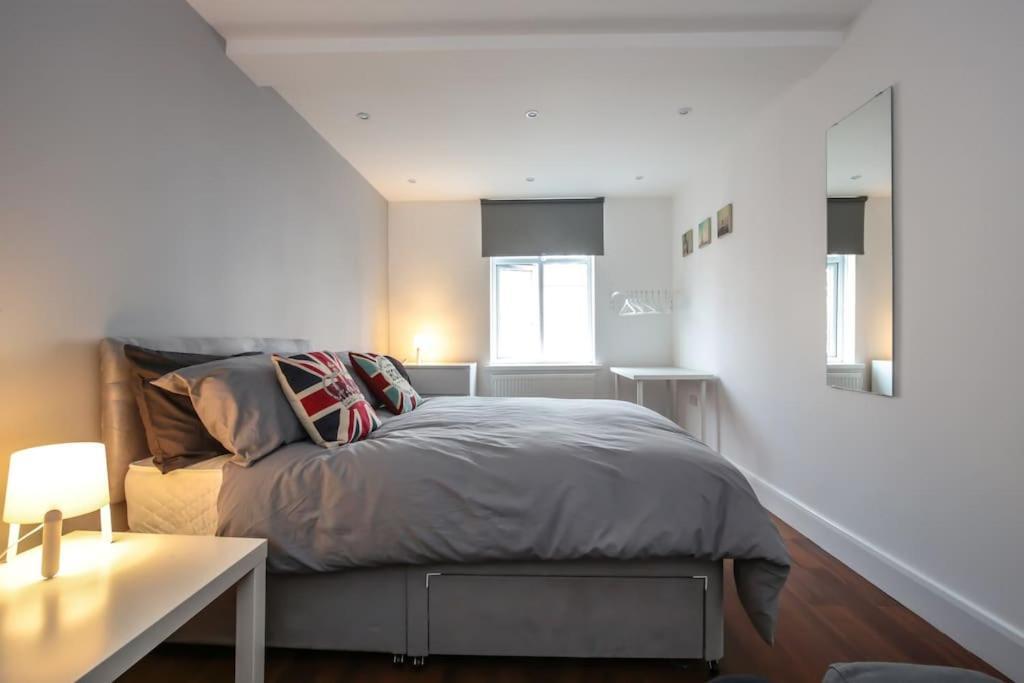 Ferienhaus Large Modern Spacious House 6 Bedrooms 5 Bathrooms *