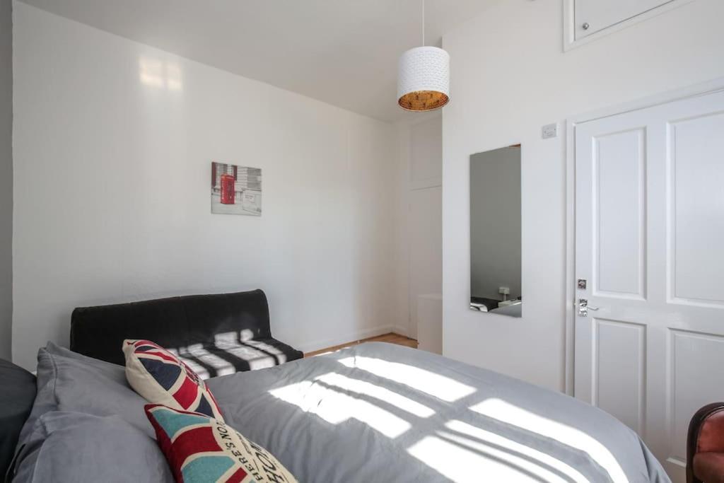 Large Modern Spacious House 6 Bedrooms 5 Bathrooms * London