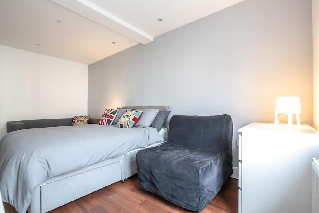 Large Modern Spacious House 6 Bedrooms 5 Bathrooms * London