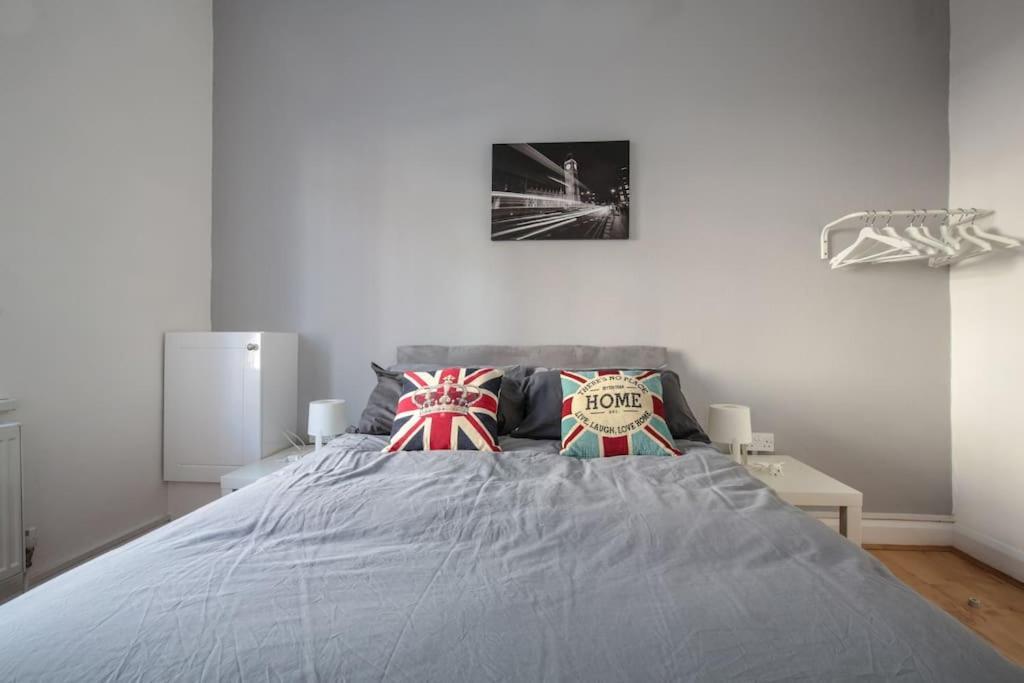 Large Modern Spacious House 6 Bedrooms 5 Bathrooms Ferienhaus *
