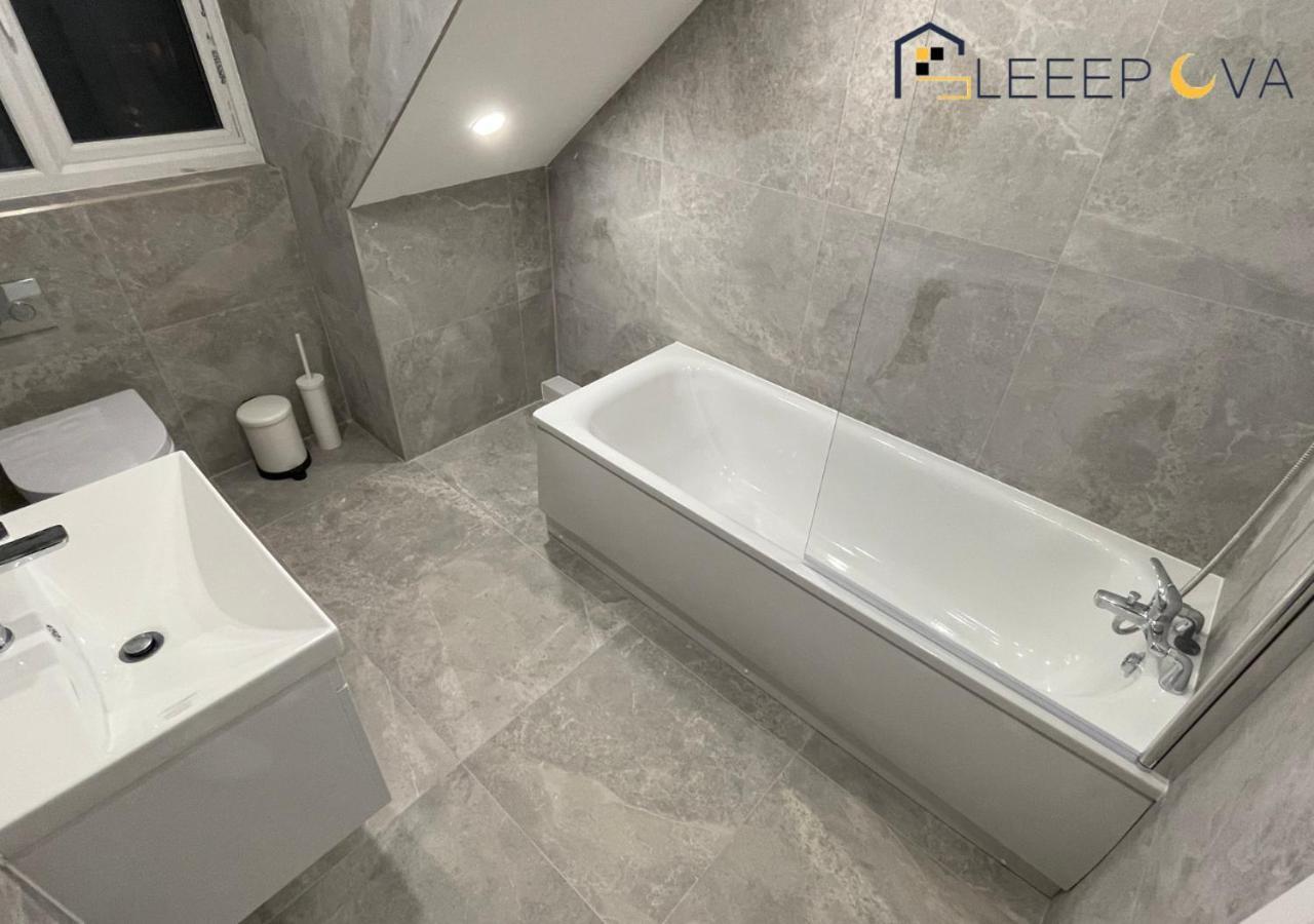 Last-Minute Specials L Premium Deals L Luxury & Modern 1 Bedroom Apartment 5Plus Guests Couples Families Business Sleepova Short Lets & Serviced Accommodation London