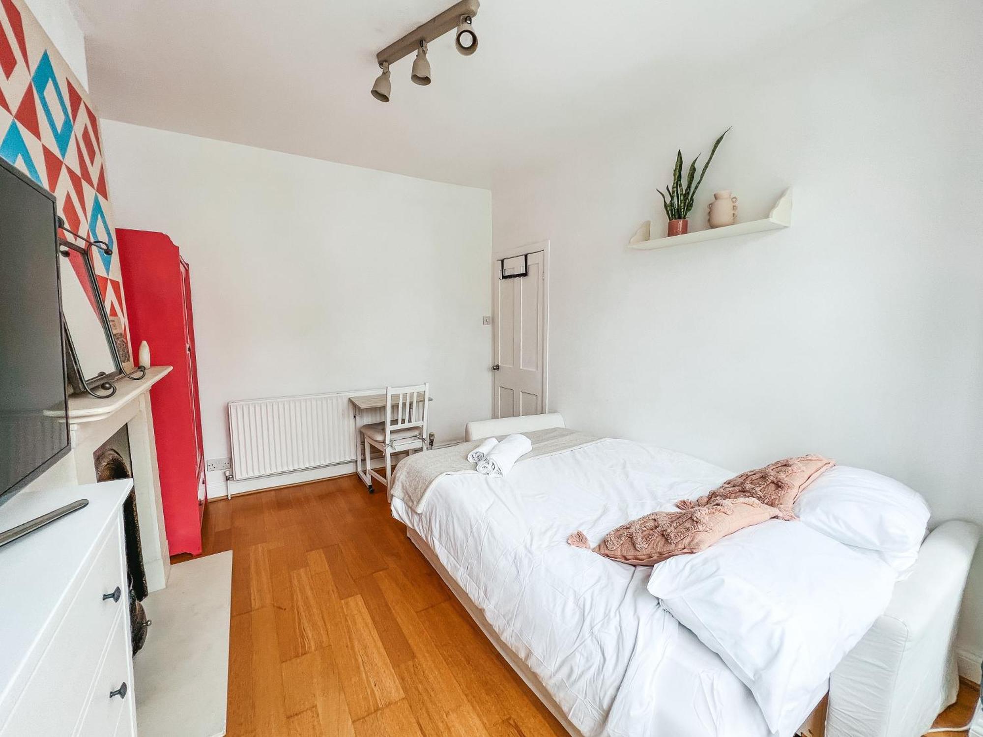Gorgeous 3 Bed With Garden Office By Staybynumbers Appartement Londen